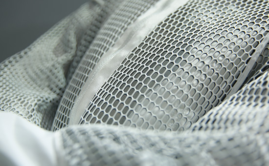 With the advent of the Internet era, how do clothing people face the evolution of 2020?